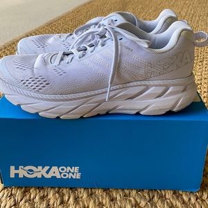 Women’s like new WHITE HOKA size 7